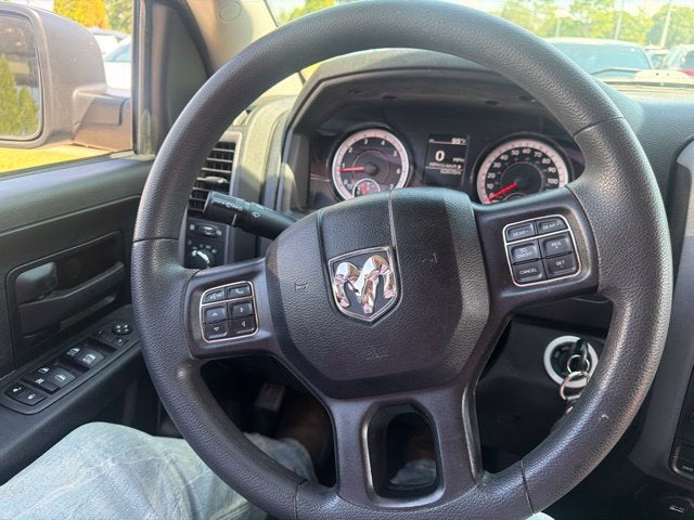2022 RAM 1500 Classic Tradesman Crew Cab 4x4 5'7" Box