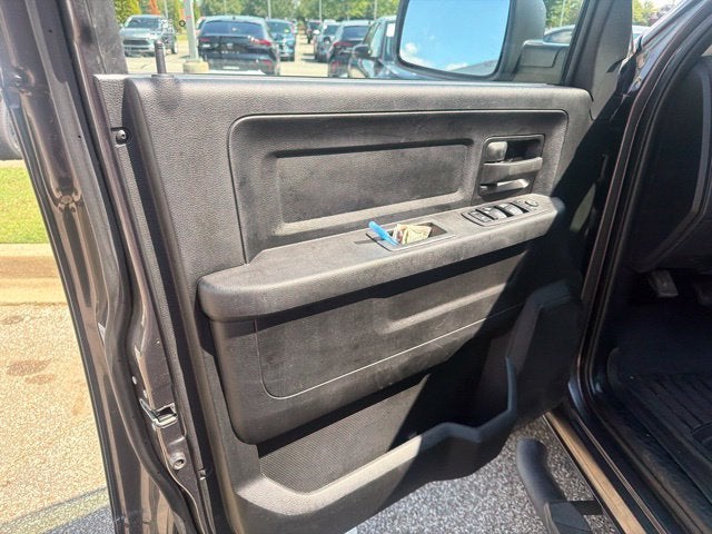 2022 RAM 1500 Classic Tradesman Crew Cab 4x4 5'7" Box