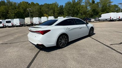 2019 Toyota Avalon XLE