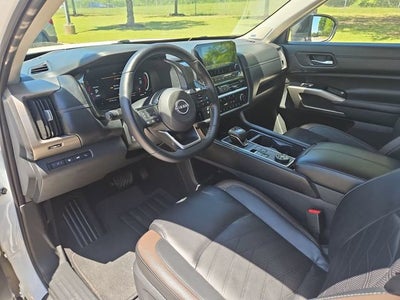 2025 Nissan Pathfinder Platinum 4WD