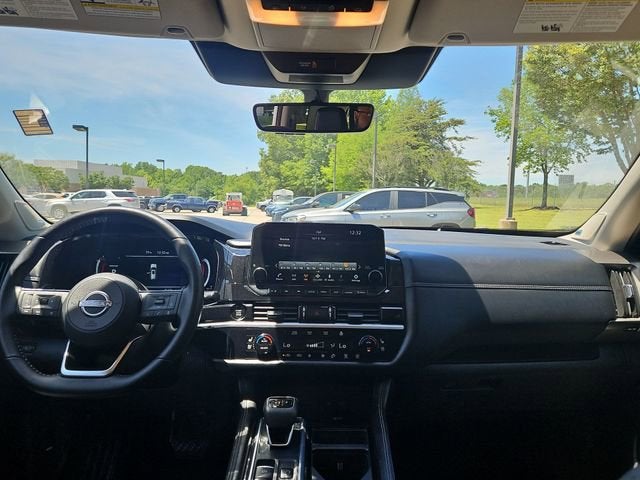 2025 Nissan Pathfinder Platinum 4WD