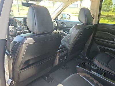 2025 Nissan Pathfinder Platinum 4WD