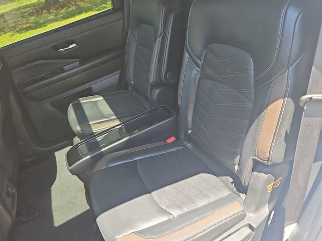 2025 Nissan Pathfinder Platinum 4WD