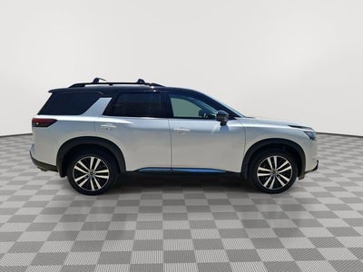 2025 Nissan Pathfinder Platinum 4WD