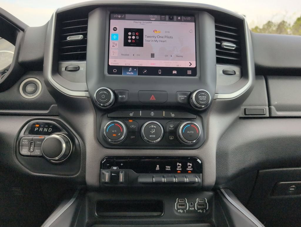 2022 RAM 1500 Big Horn Quad Cab 4x4 6'4" Box