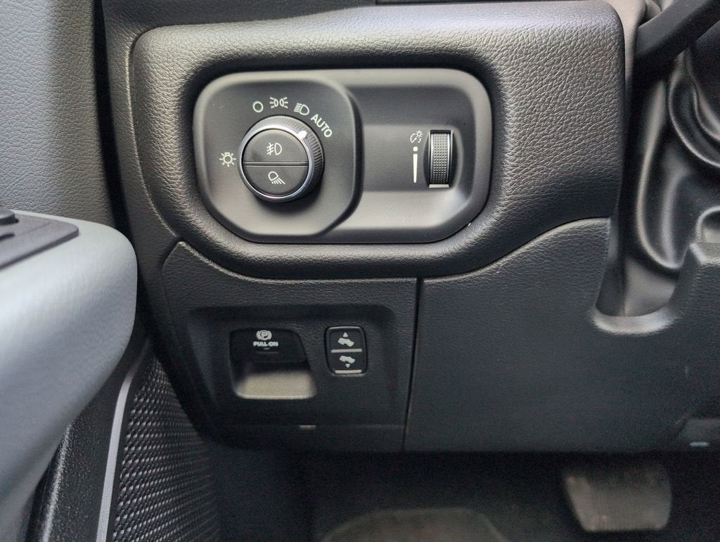 2023 RAM 1500 Big Horn Crew Cab 4x4 5'7" Box