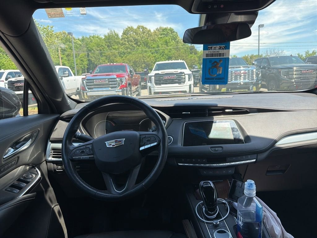 2023 Cadillac XT4 Premium Luxury