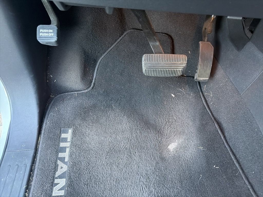 2009 Nissan Titan LE