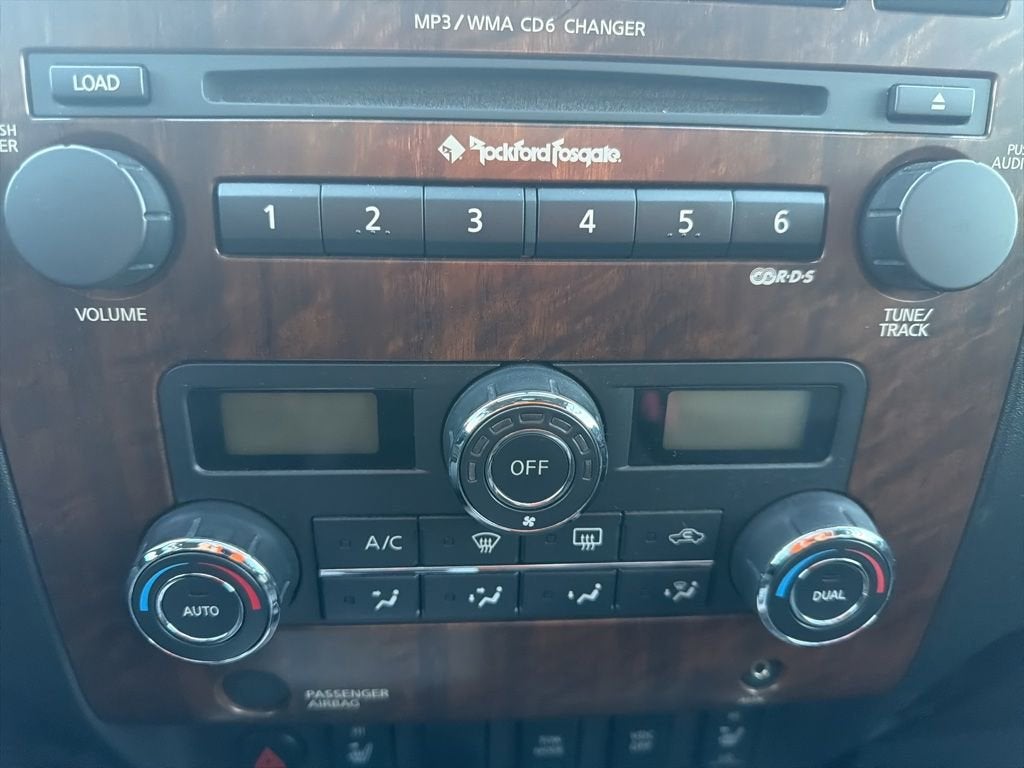 2009 Nissan Titan LE