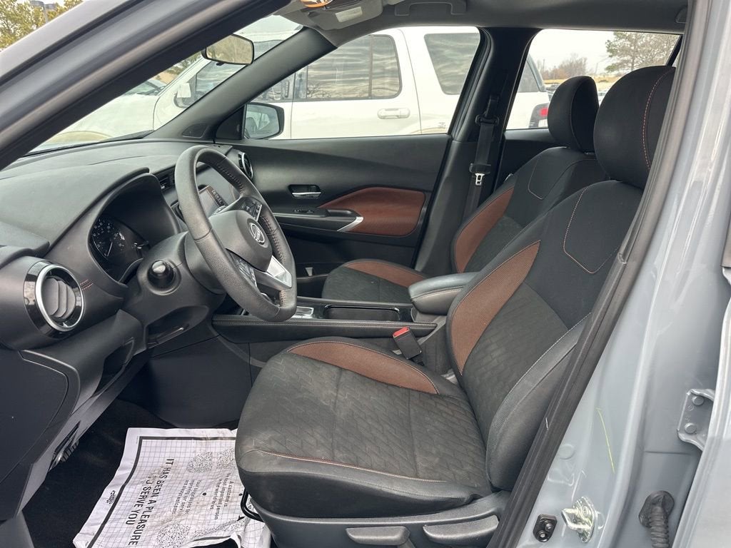 2023 Nissan Kicks SR