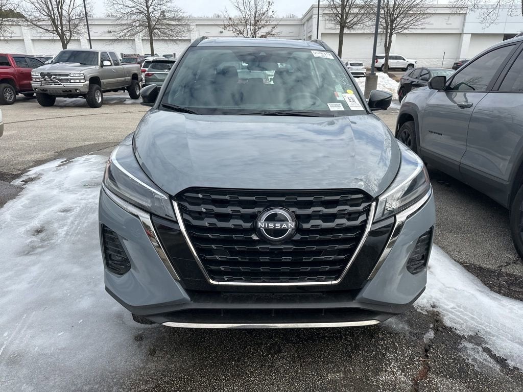 2023 Nissan Kicks SR
