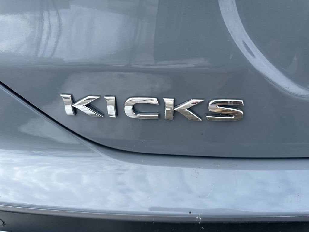 2023 Nissan Kicks SR