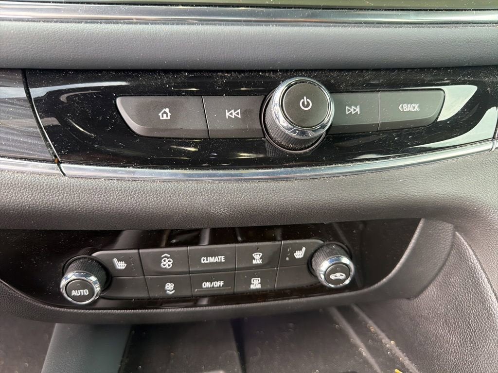 2022 Buick Enclave Essence