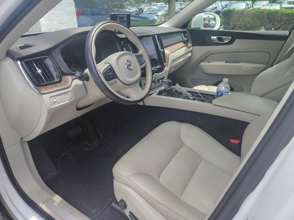 2021 Volvo XC60 T5 Momentum