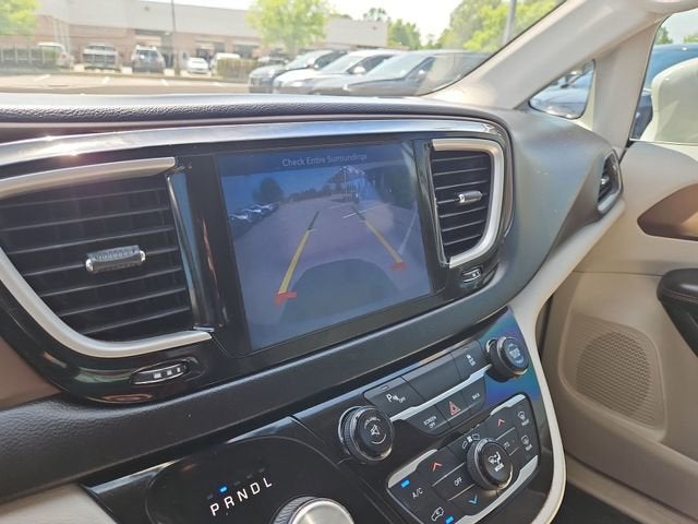 2017 Chrysler Pacifica Touring-L