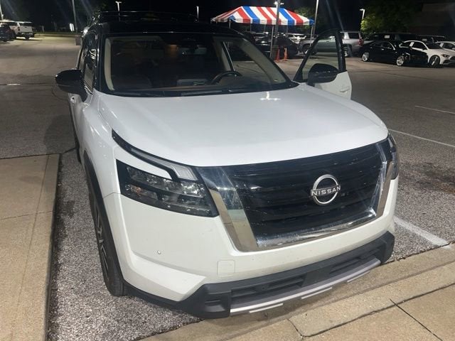 2025 Nissan Pathfinder Platinum 4WD