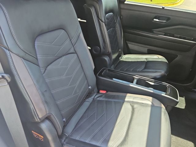 2025 Nissan Pathfinder Platinum 4WD
