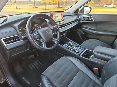 2023 Mitsubishi Outlander SE