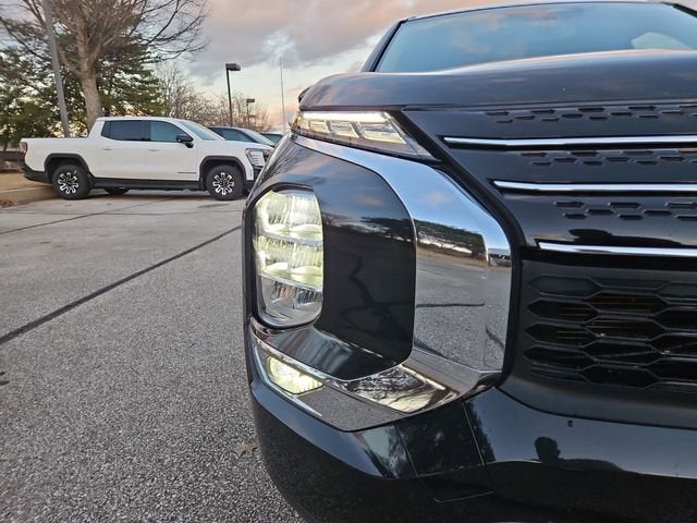 2023 Mitsubishi Outlander SE