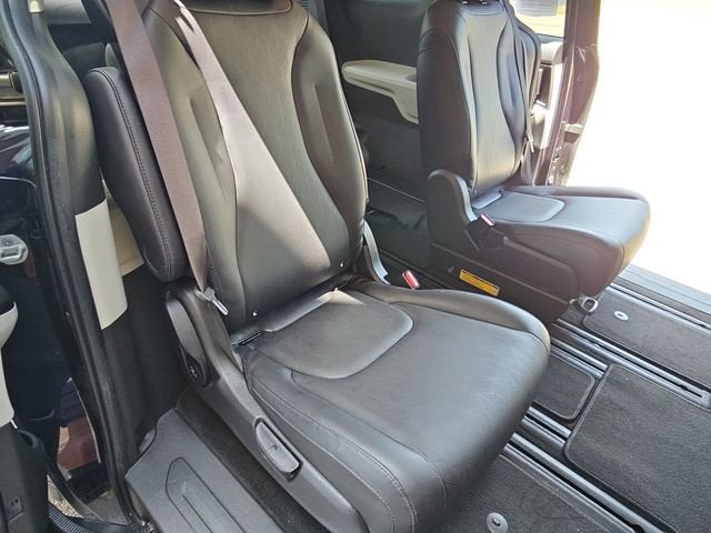 2022 Kia Carnival MPV LX Seat Package